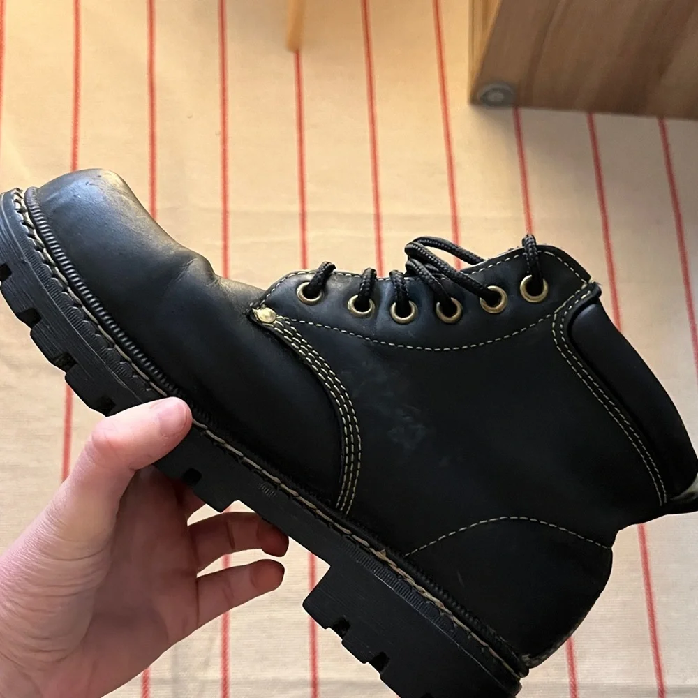 Roots Tuff Leather Ankle Lace Up Boots Made in Canada - Picture 3 of 4